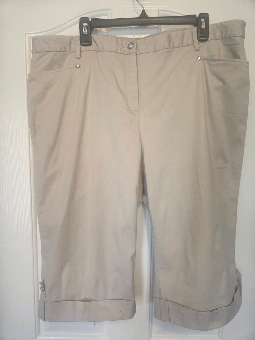 Jm Collection Women's Shorts Beige Size 18.W